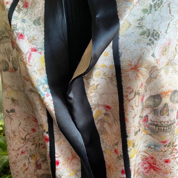 Alexander McQueen Silk wrap/Shawl. - Picture 13 of 16
